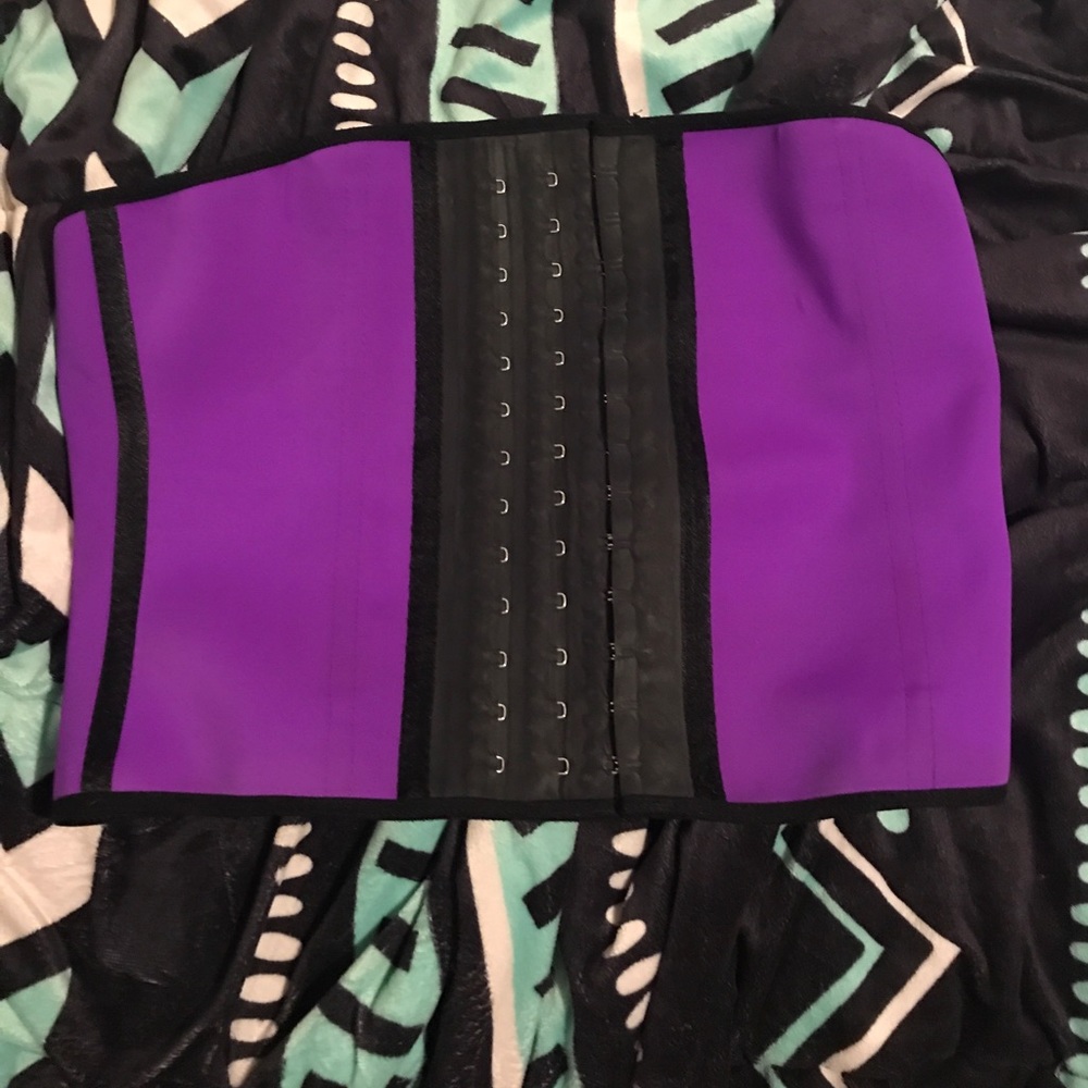 Ann Cherry Waist trainer